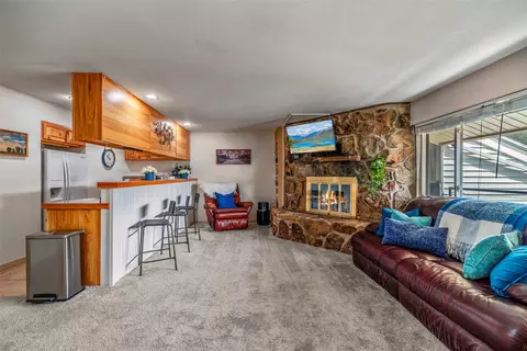 Living - 370 E La Bonte St #A, Dillon, CO 80435 photo 2 of 4