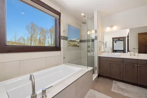 Bath - 11 Glazer Trl, Silverthorne, CO 80498 photo 3 of 8