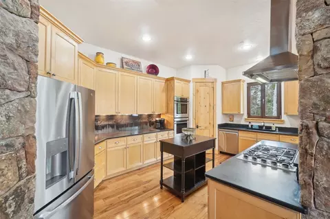 Kitchen - 440 Two Cabins Dr, Silverthorne, CO 80498 photo 4 of 5
