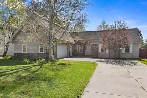 27418 Brandon Cir, Steamboat Springs, CO 80487