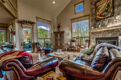 40 Black Bear Ct, Silverthorne, CO 80498
