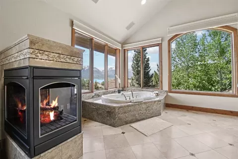 Bath - 17 James Ct, Dillon, CO 80435 photo 2 of 11