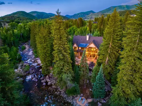 1058 Graystone Ct, Steamboat Springs, CO 80487