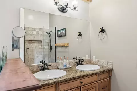 Bath - 615 Piney Acres Cir, Dillon, CO 80435 photo 3 of 6
