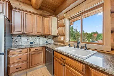Kitchen - 615 Piney Acres Cir, Dillon, CO 80435 photo 3 of 4