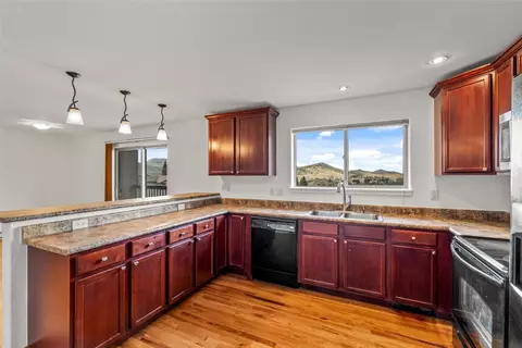 127 Oak Ridge Cir #104, Oak Creek, CO 80467
