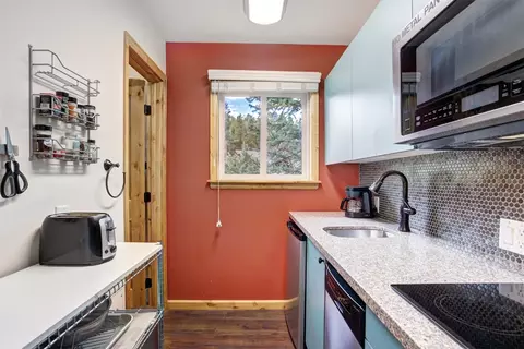 Kitchen - 110 Sawmill Rd #7D, Breckenridge, CO 80424 photo 2 of 3