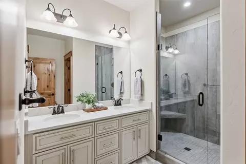 Bath - 736 Independence Rd #4B, Keystone, CO 80435 photo 1 of 3