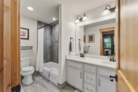 Bath - 736 Independence Rd #4B, Keystone, CO 80435 photo 3 of 3