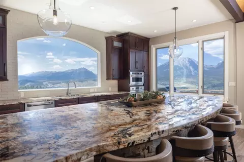 901 Lakeview Cir, Silverthorne, CO 80498