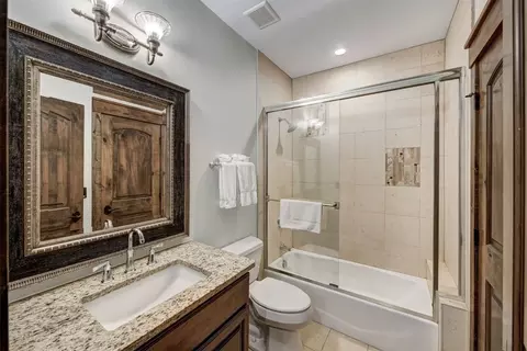 Bath - 324 N Main St #5, Breckenridge, CO 80424 photo 2 of 2
