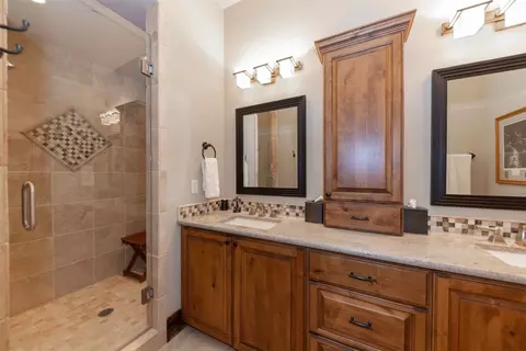 Bath - 1330 Golden Eagle Rd, Silverthorne, CO 80498 photo 3 of 5