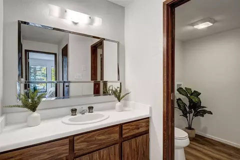 Bath - 112 E La Bonte St #208, Dillon, CO 80435 photo 1 of 3