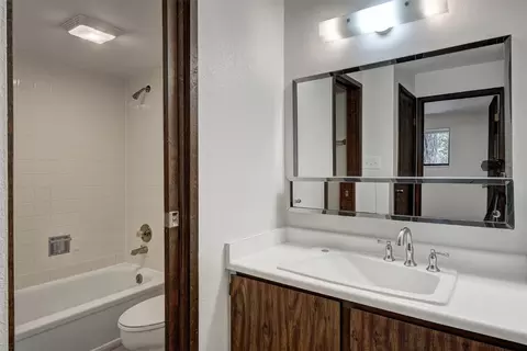 Bath - 112 E La Bonte St #208, Dillon, CO 80435 photo 3 of 3
