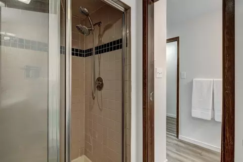 Bath - 112 E La Bonte St #208, Dillon, CO 80435 photo 2 of 3