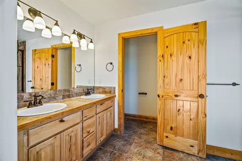 Bath - 162 Squirrel Tail Ct, Fairplay, CO 80440 photo 2 of 3