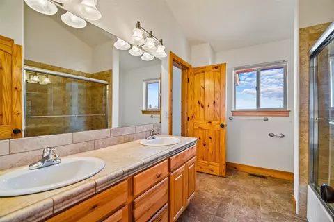 Bath - 162 Squirrel Tail Ct, Fairplay, CO 80440 photo 1 of 3