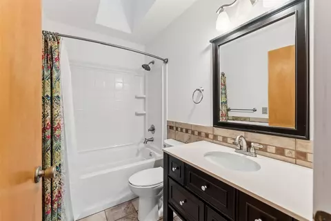 Bath - 994 Summit Dr, Dillon, CO 80435 photo 3 of 4