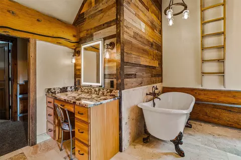 Bath - 2717 Tiger Rd, Breckenridge, CO 80424 photo 3 of 9