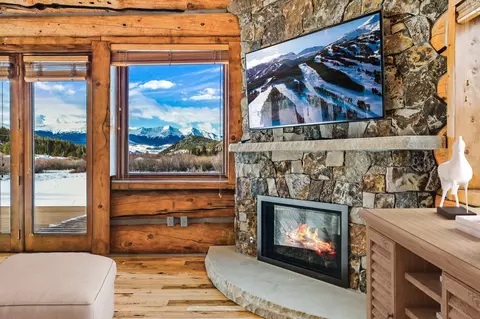 Living - 2717 Tiger Rd, Breckenridge, CO 80424 photo 2 of 4
