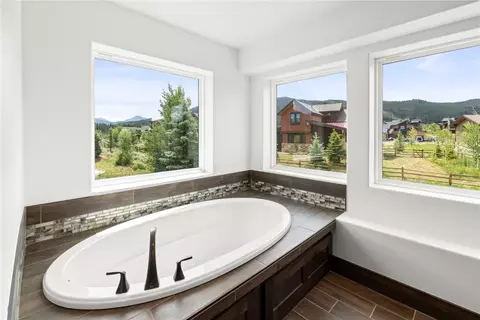 Bath - 101 Mule Deer Ct, Dillon, CO 80435 photo 6 of 7