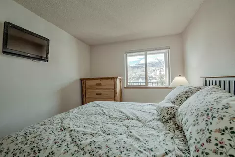 Bedroom - 980 Lakepoint Dr #404, Frisco, CO 80443 photo 4 of 4