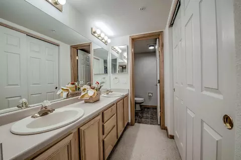 Bath - 980 Lakepoint Dr #404, Frisco, CO 80443 photo 3 of 4