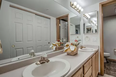 Bath - 980 Lakepoint Dr #404, Frisco, CO 80443 photo 4 of 4