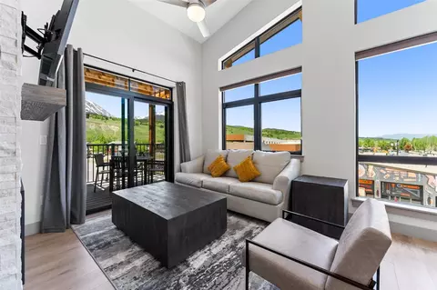 37 W 4th St #305E, Silverthorne, CO 80498