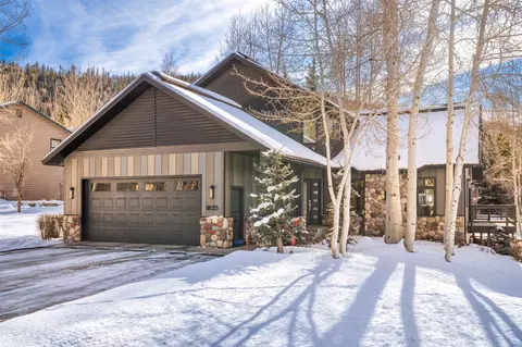 1835 Bear Dr, Steamboat Springs, CO 80487