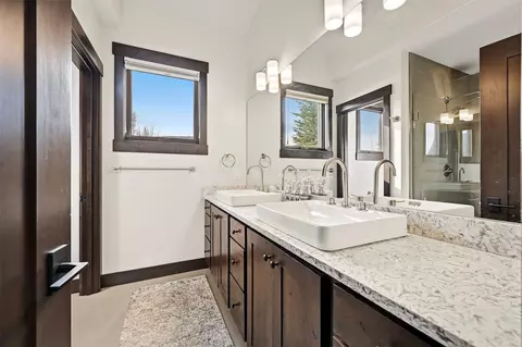 Bath - 20 E Benjamin Pt, Silverthorne, CO 80498 photo 1 of 5
