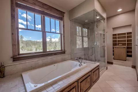 Bath - 862 Penstemon Rd, Keystone, CO 80435 photo 3 of 7