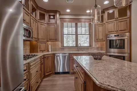 Kitchen - 862 Penstemon Rd, Keystone, CO 80435 photo 3 of 5