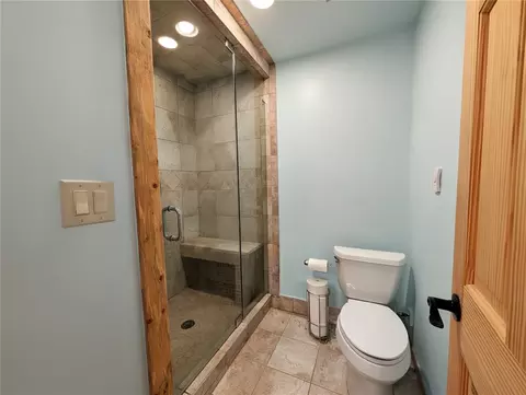 Bath - 909 Palmers Dr, Silverthorne, CO 80498 photo 2 of 7