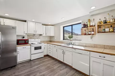 Kitchen - 54 Hideaway Ct, Dillon, CO 80435 photo 5 of 5