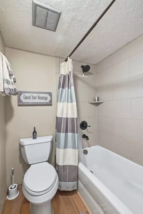 Bath - 220 E La Bonte St #219, Dillon, CO 80435 photo 1 of 4