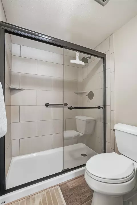 Bath - 220 E La Bonte St #219, Dillon, CO 80435 photo 2 of 4