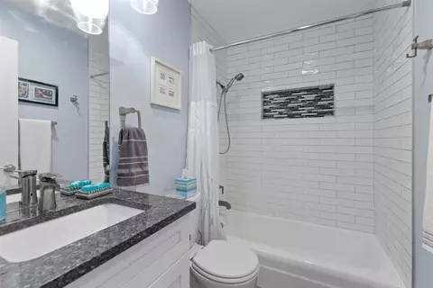 Bath - 240 E La Bonte St #3, Dillon, CO 80435 photo 1 of 2