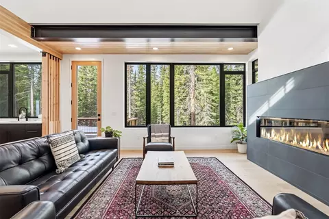 Living - 331 Doris Dr, Blue River, CO 80424 photo 4 of 8