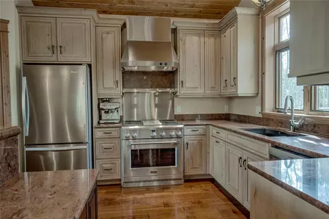 Kitchen - 173 Solomons Ln, Silverthorne, CO 80498 photo 1 of 3