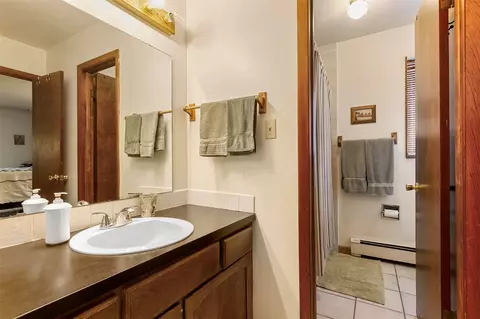 Bath - 857 Deer Path Rd, Dillon, CO 80435 photo 1 of 2