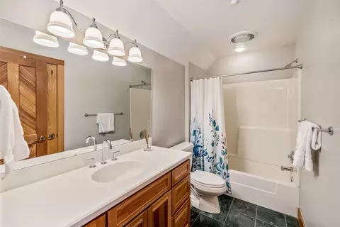 Bath - 2244 Johnson Rd, Silverthorne, CO 80498 photo 4 of 5