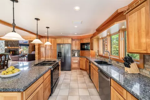 Kitchen - 2244 Johnson Rd, Silverthorne, CO 80498 photo 3 of 5