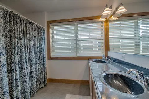 Bath - 135 Main St #218, Dillon, CO 80435 photo 5 of 6