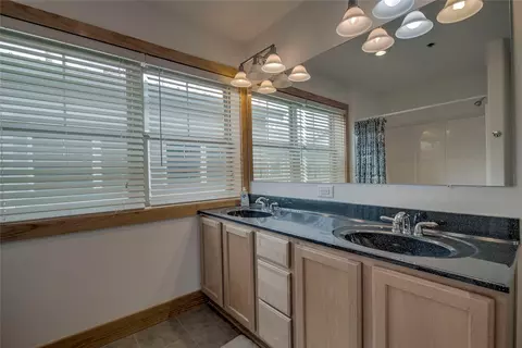 Bath - 135 Main St #218, Dillon, CO 80435 photo 4 of 6