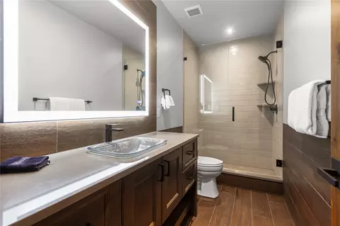 Bath - 99 Independence Rd, Keystone, CO 80435 photo 4 of 6