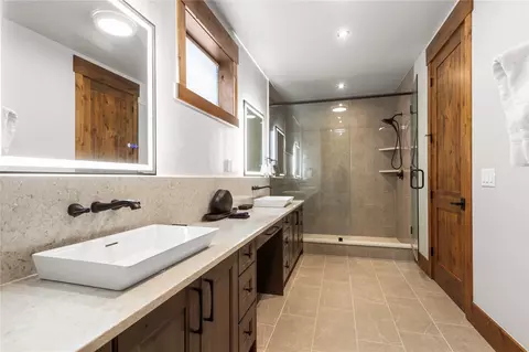Bath - 99 Independence Rd, Keystone, CO 80435 photo 5 of 6