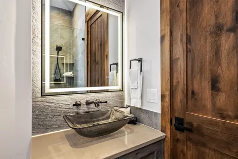 Bath - 99 Independence Ln, Keystone, CO 80435 photo 5 of 9