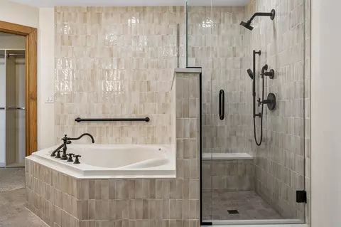 Bath - 51 W Ranch Trl, Morrison, CO 80465 photo 2 of 5