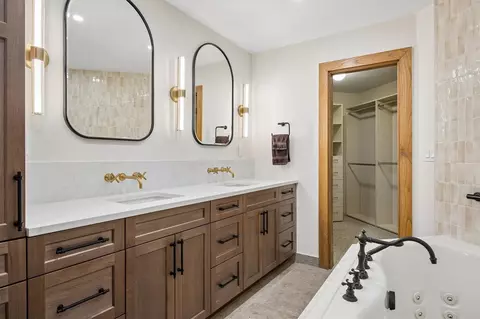 Bath - 51 W Ranch Trl, Morrison, CO 80465 photo 4 of 5